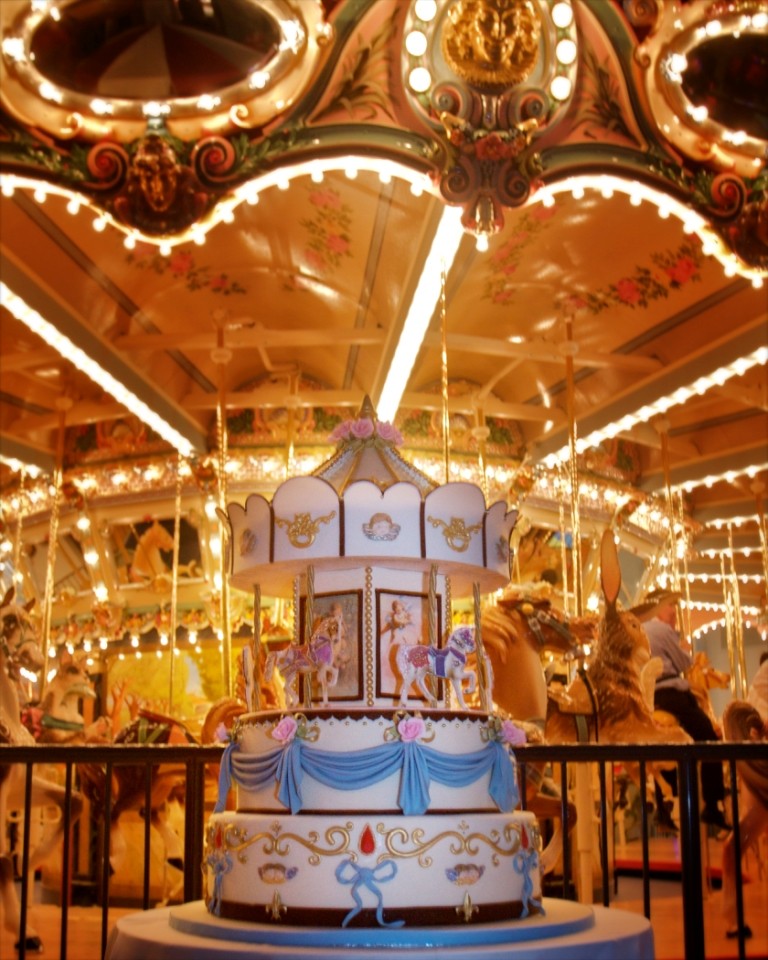 Cake carousel