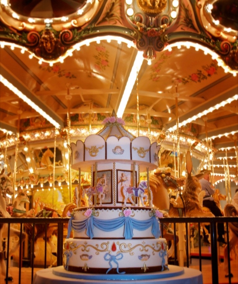 Cake carousel