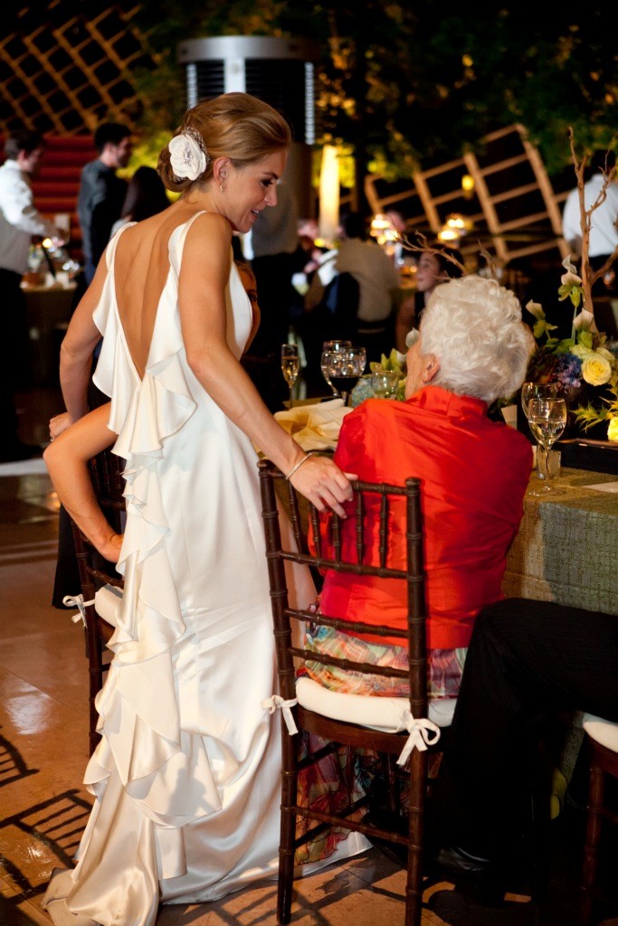 New York wedding photographer Sofia Negron wedding at the Kimmel Center rustic modern charm evantine design navy, green