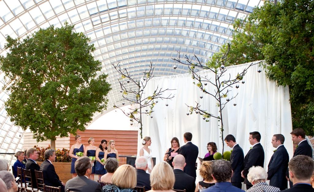 Sofia Negron wedding Kimmel Center rustic modern charm evantine design navy, green
