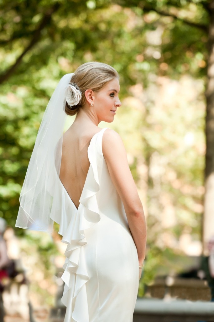 New York wedding photographer Sofia Negron wedding at the Kimmel Center rustic modern charm evantine design navy, green