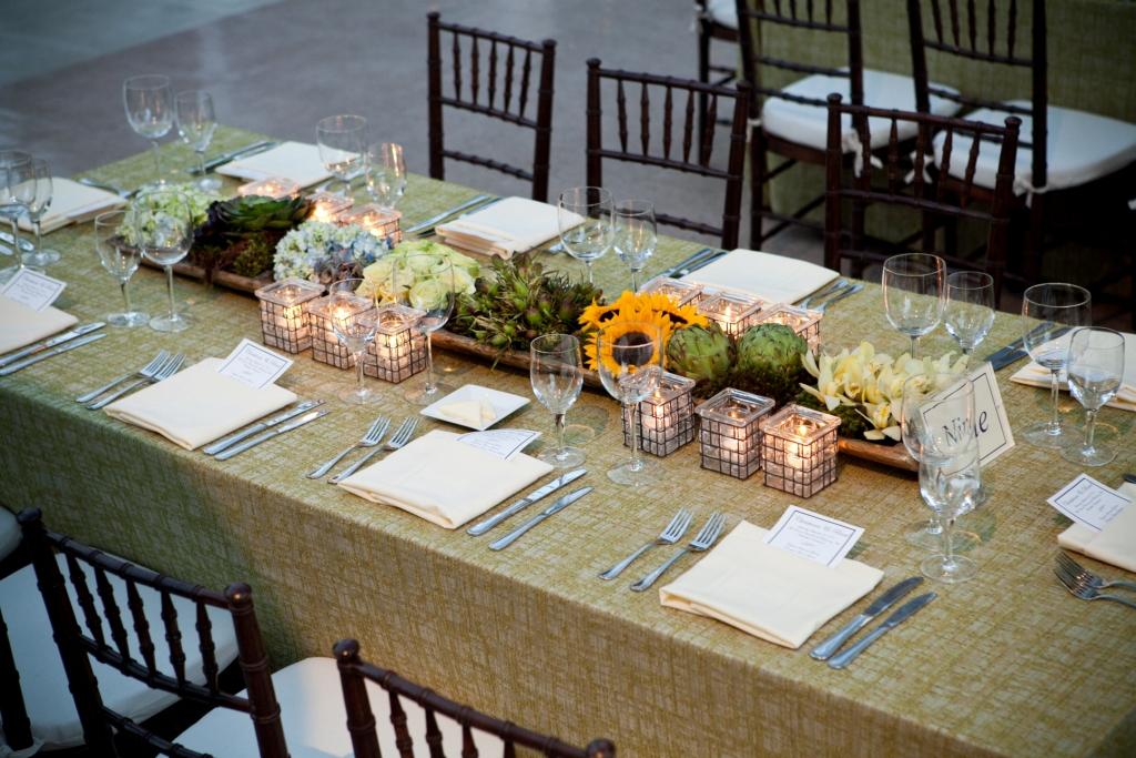 New York wedding photographer Sofia Negron wedding at the Kimmel Center rustic modern charm evantine design navy, green