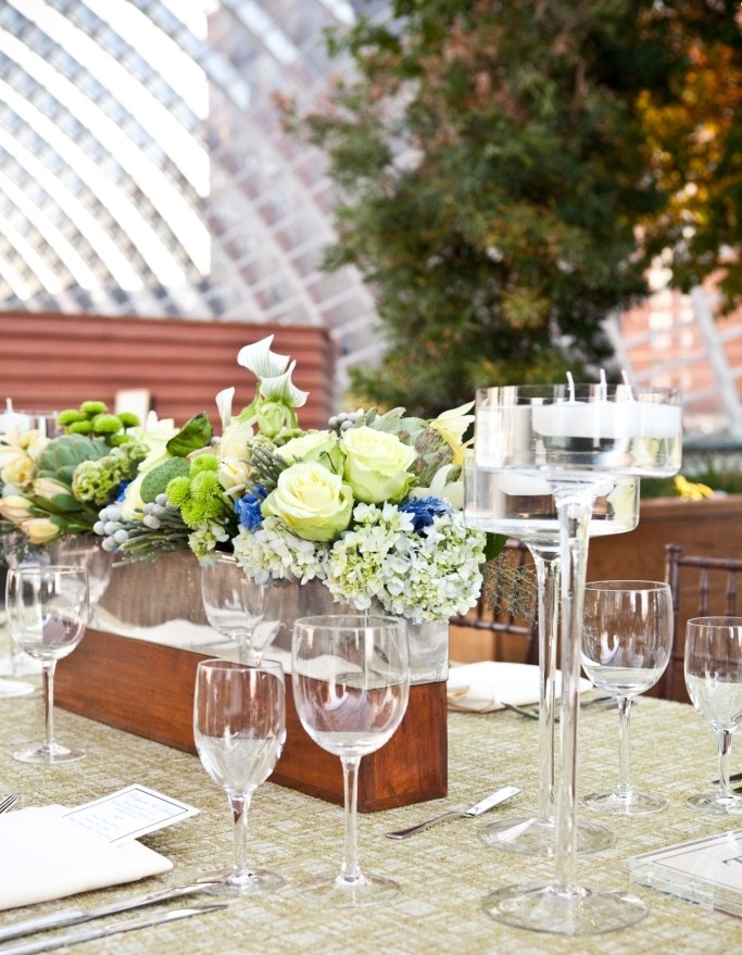 New York wedding photographer Sofia Negron wedding at the Kimmel Center rustic modern charm evantine design navy, green