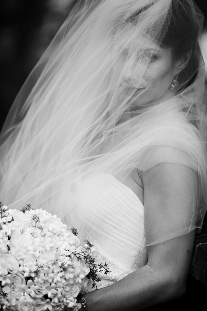 bride photo with veil and bouquet evantine gabe fredericks