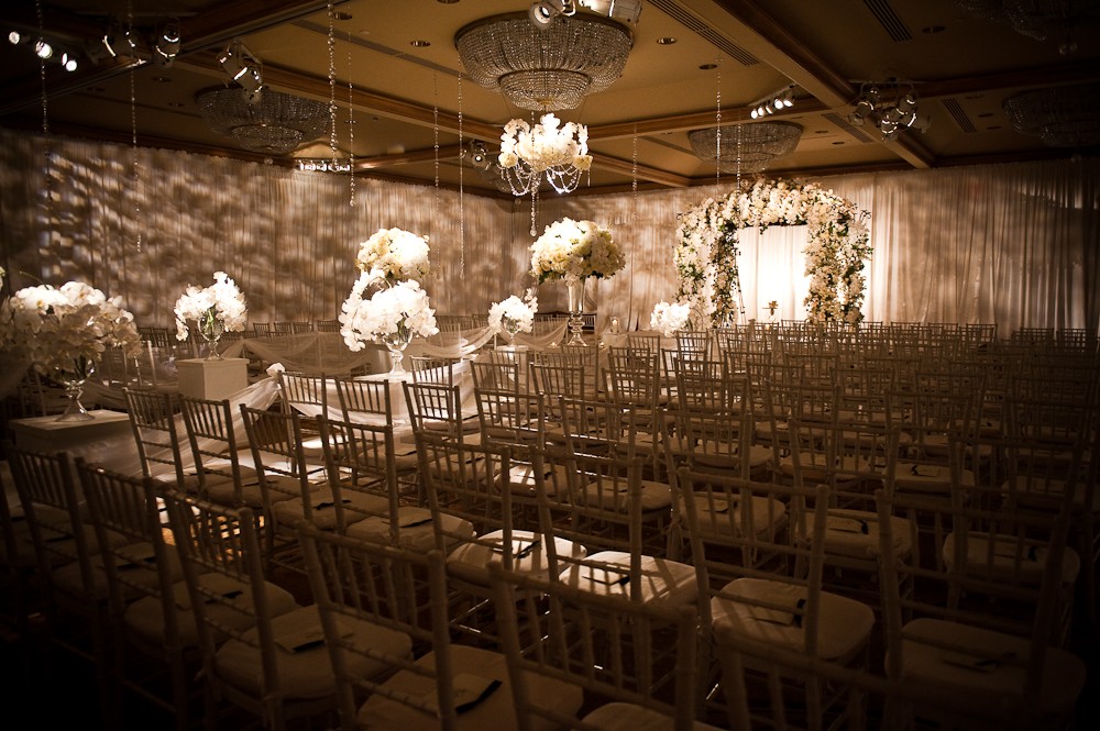 Rittenhouse Wedding, White Wedding, Cliff Mautner Photography, Evantine Design