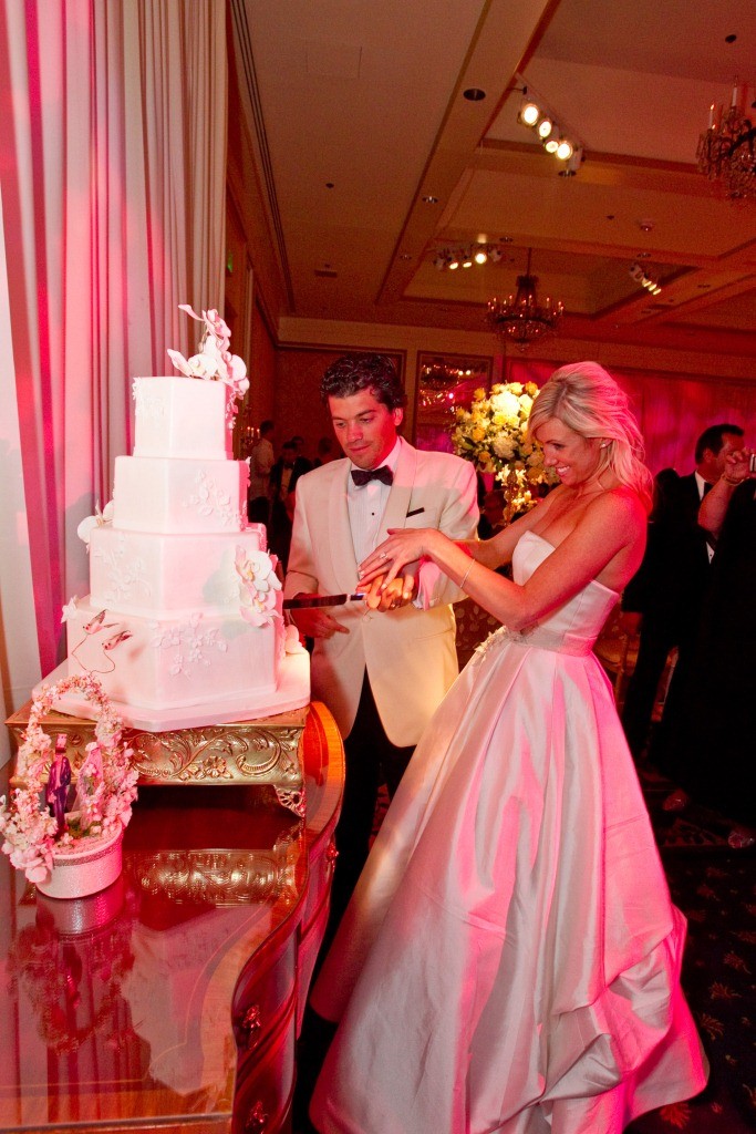 cake-cutting-four-seasons-hotel-philadelphia-luxury-weddings-high-end-florists-wedding-planners-philadelphia