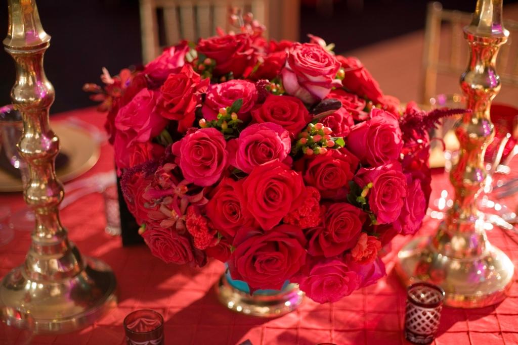 redfloral-centerpieces-aquavases-goldcandles-redlinens-philadelphia-weddings-eventdesign-weddingplanners-petercallahan-evantine