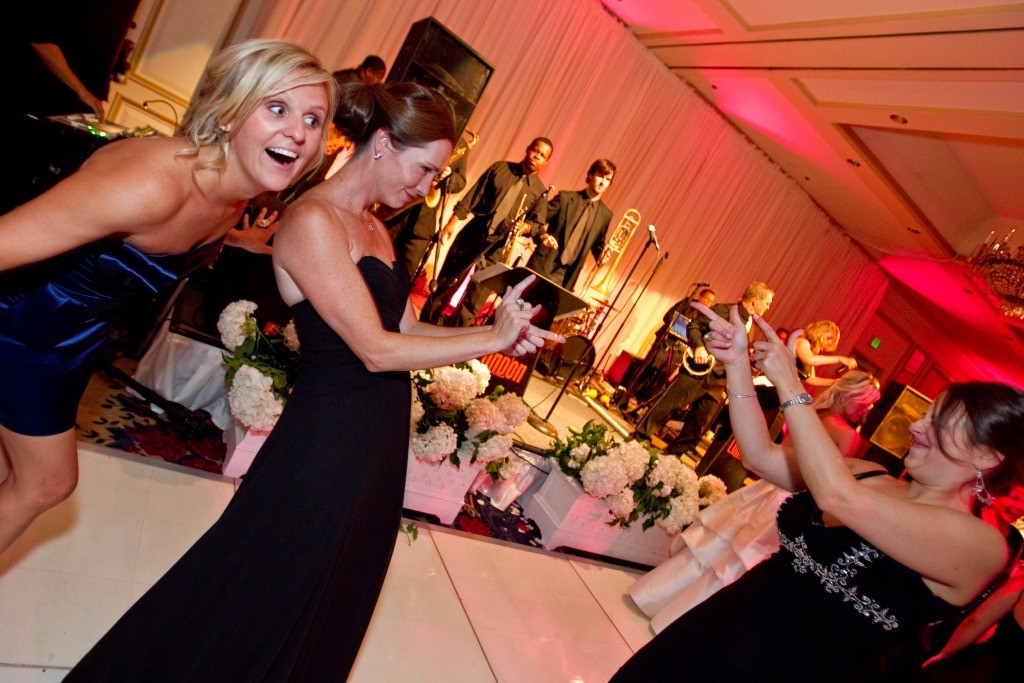 wedding-guests-dancing-luxury-weddings-philadelphia-four-seasons