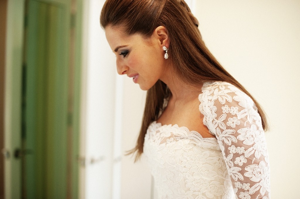 bride-lace-gown-shrug-luxury-weddings-evantine-design