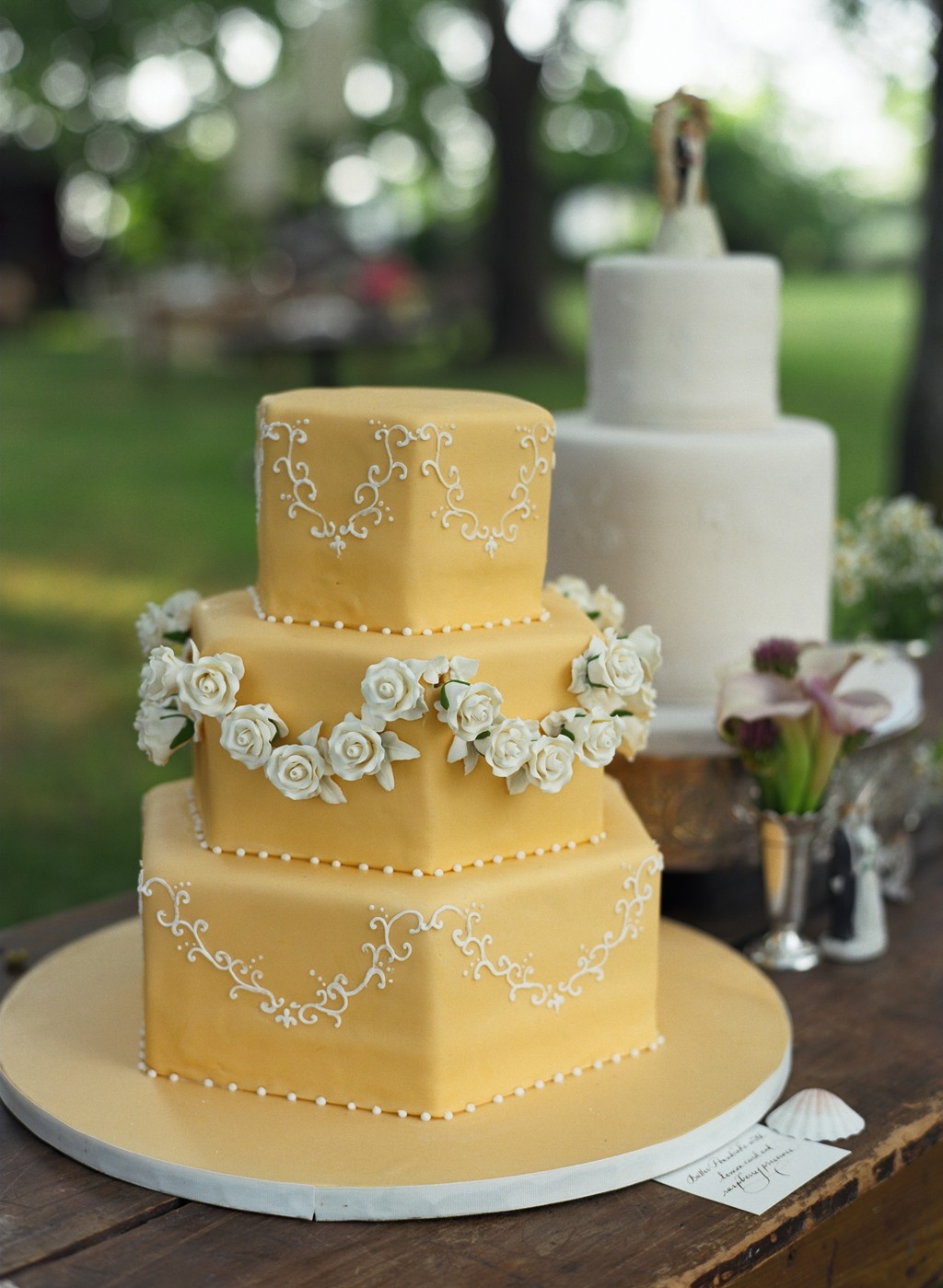 seaside vintage wedding cakes outdoor events evantine melissa paul liz banfield