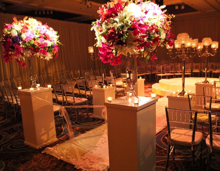 Ceremony in the Round Philadelphia Luxury Weddings Evantine Design Barnaby Draper