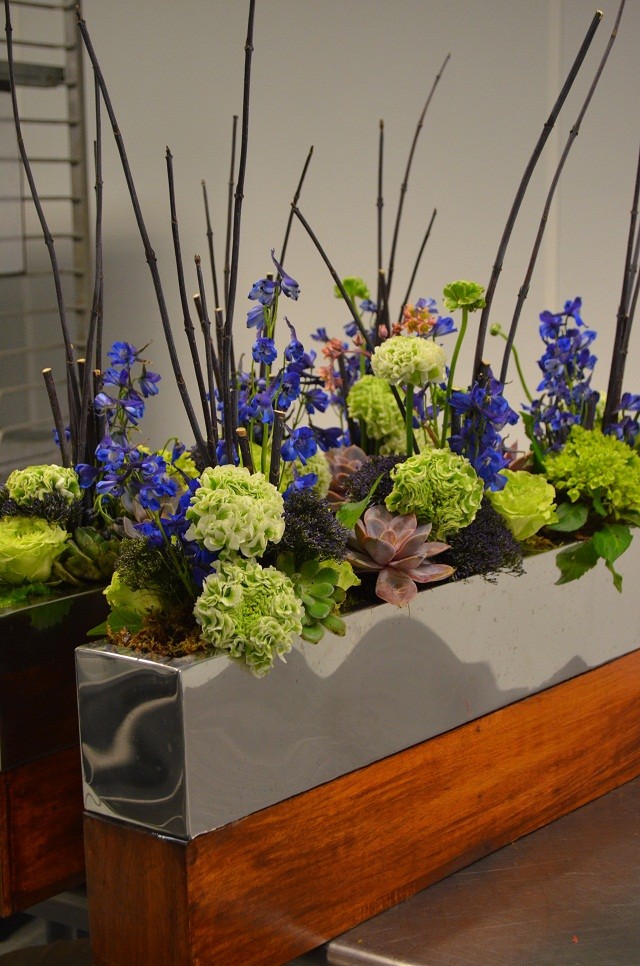 modern spring flower arrangements
