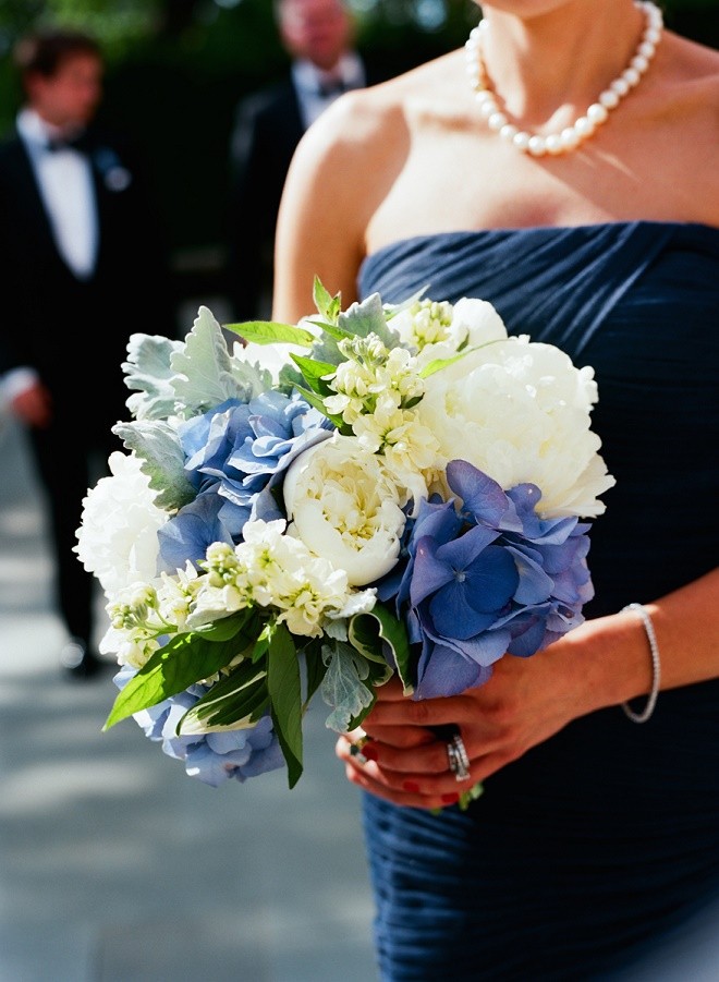 blue and white bridesmaids bouquets with navy bridesmaids dresses evantine design liz banfield