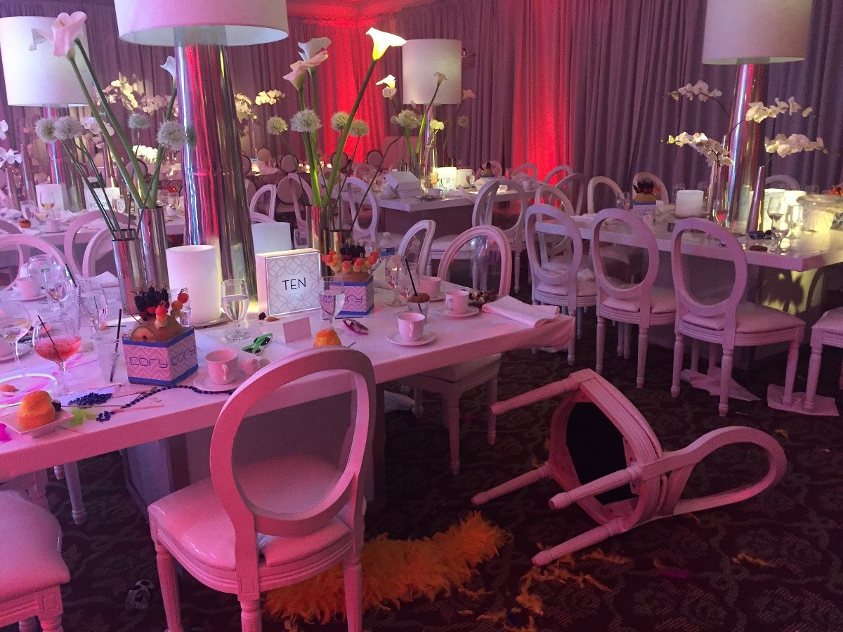 cory bar mitzvah 11 evantine design philly mitzvahs white pop chairs mirror tables blue lighting