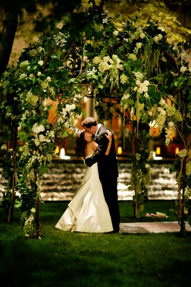 garden-iron-frame-chuppah-four-seasons-hotel-phil-kramer-evantine-design