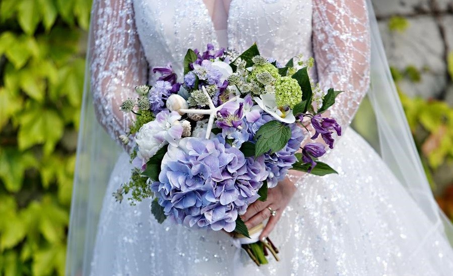 Cantor_Tesler_MarieLabbanczPhotography_Beach Bridal Bouquet Blue Hydrangea Evantine Floral Design Philly