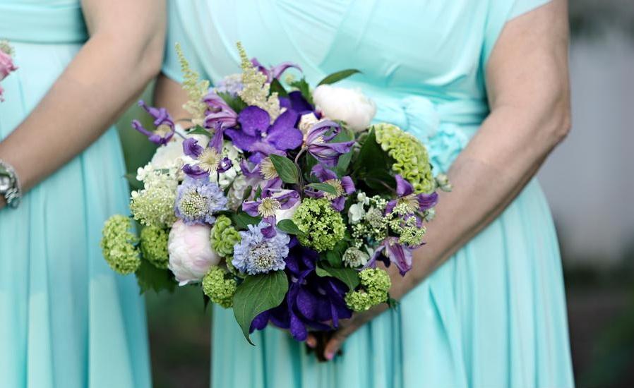 Cantor_Tesler_MarieLabbanczPhotography_Seafoam Aqua Summer Bridesmaids Bouquets Evantine Design